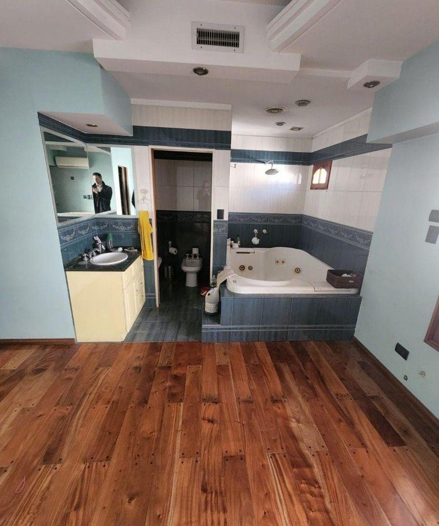 Foto de VENTA. Casa 6 ambientes. Con patio, terraza y garage. APTO CREDITO, imagen 5