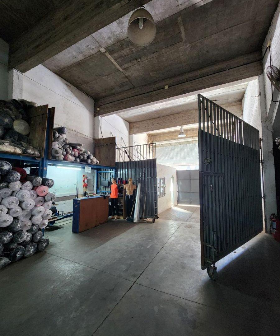 Foto de ALQUILER!!! Galpón 500m2 c/oficinas. Ideal Textil. Bustamante 2300, imagen 2