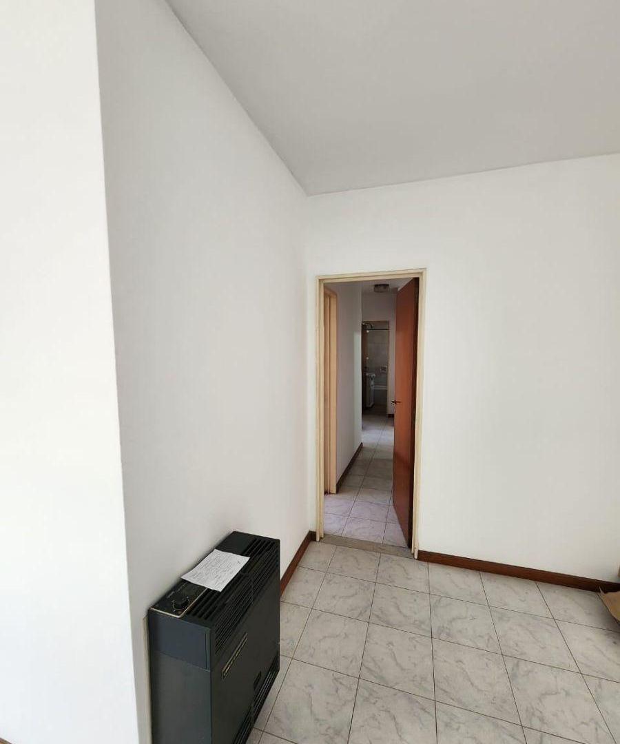 Foto de ¡ALQUILER! Departamento 4 ambientes, con cochera cubierta! Villa Celina., imagen 3