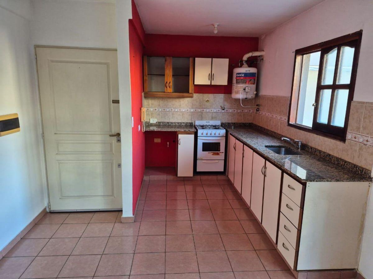 Foto de ¡ALQUILER! Departamento 2 ambientes con patio, 1er piso x escalera, imagen 2