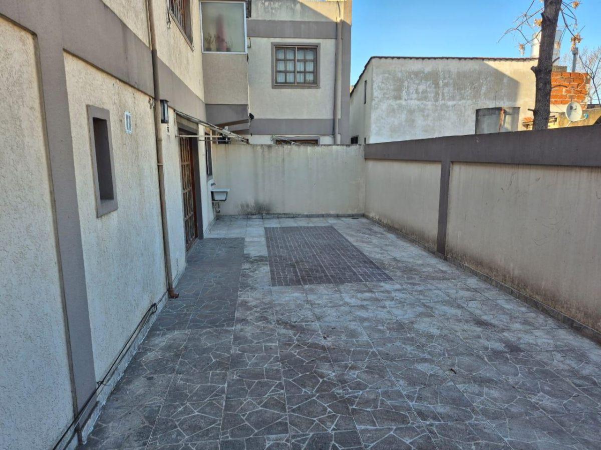 Foto de ¡ALQUILER! Departamento 2 ambientes con patio, 1er piso x escalera, imagen 5