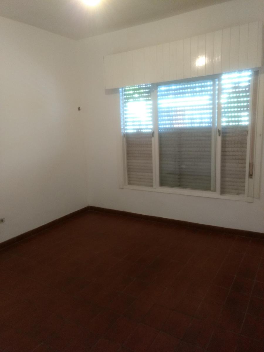 Foto de CASA 3 AMB. CON COCHERA - VENTA - I. CASANOVA, imagen 4