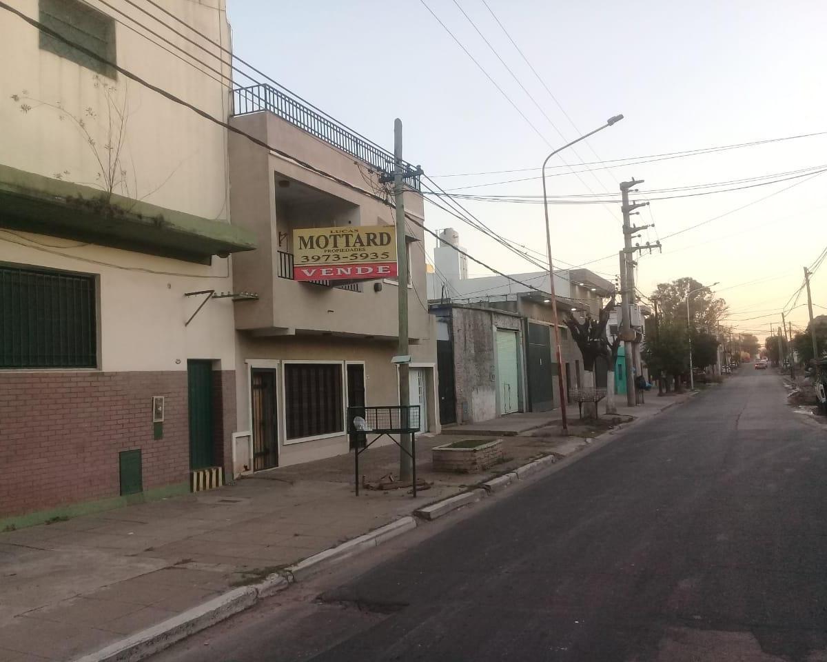 CASA 4 AMB. C/ COCHERA - VENTA - SAN JUSTO
