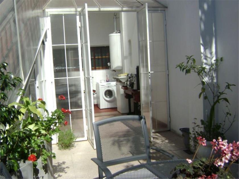 Foto de PH con 2 dormitorios, patio y cochera en venta en Villa Luzuriaga, imagen 4
