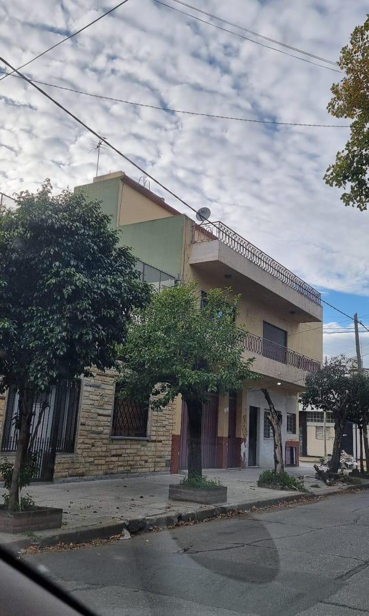 PH 3 AMBIENTES CON COCHERA - VENTA - RAMOS MEJIA