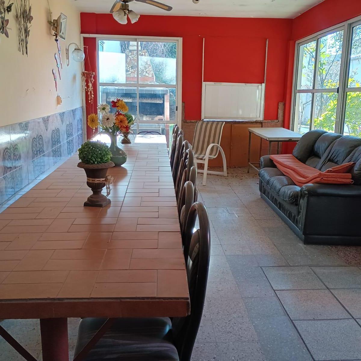 CASA 6 AMB. CON COCHERA - VENTA - SAN JUSTO CENTRO