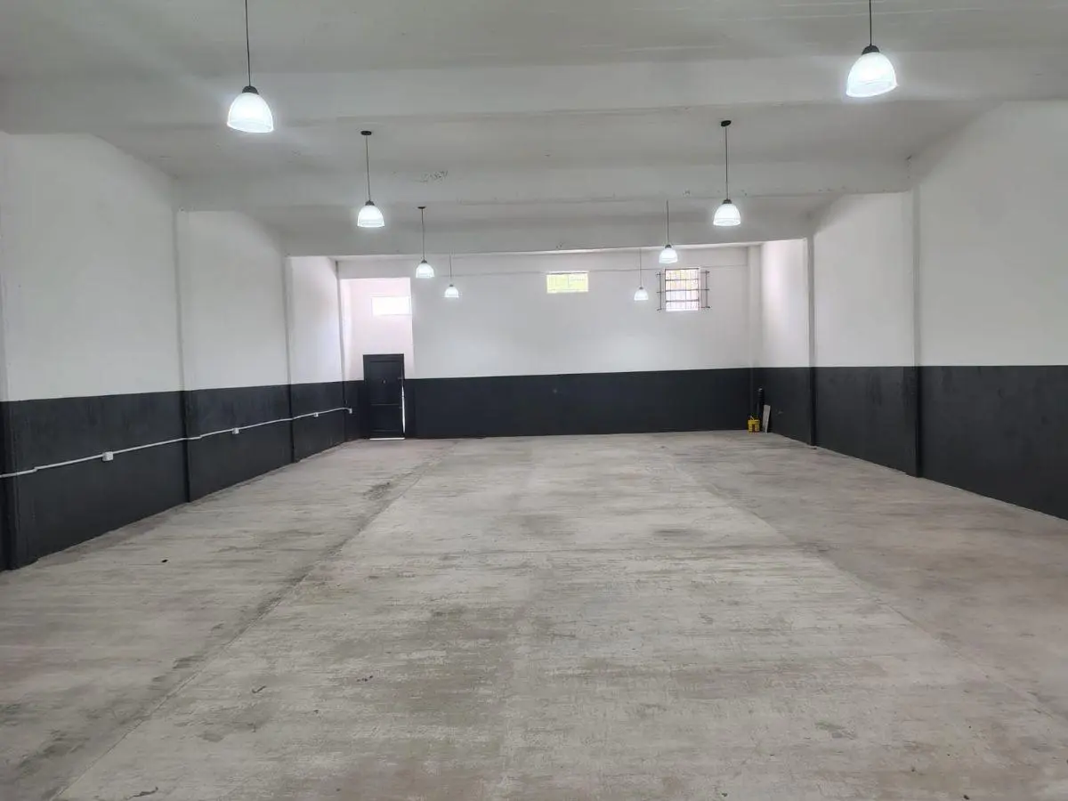 Galpon en alquiler con opción a venta de 293 m Totales 3