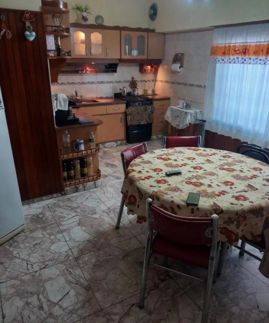 Casa de 144 m², construida sobre local de 86 de m², mas garage, en venta en San Justo 3