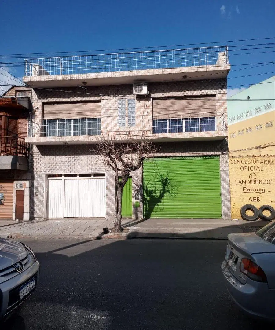 Casa de 144 m², construida sobre local de 86 de m², mas garage, en venta en San Justo 8