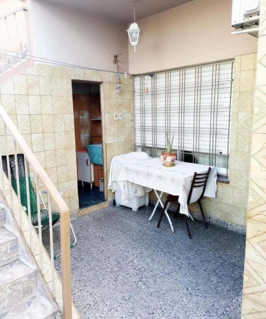 Casa de 144 m², construida sobre local de 86 de m², mas garage, en venta en San Justo 5