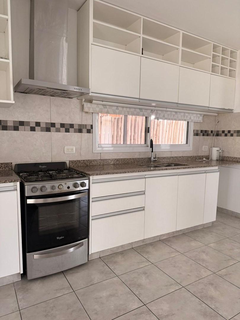 Foto de Casa Chalet en Alquiler en San Sebastian, Escobar, G.B.A. Zona Norte, imagen 4