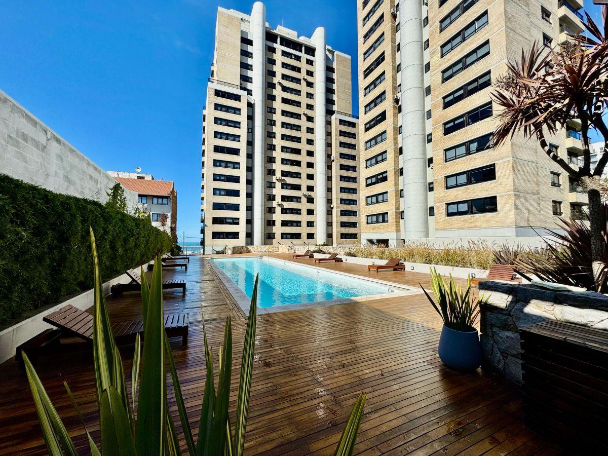 DEPARTAMENTO DE CATEGORÍA EN ALQUILER DE MAYO A DICIEMBRE – FRENTE AL MAR | PLAYA GRANDE