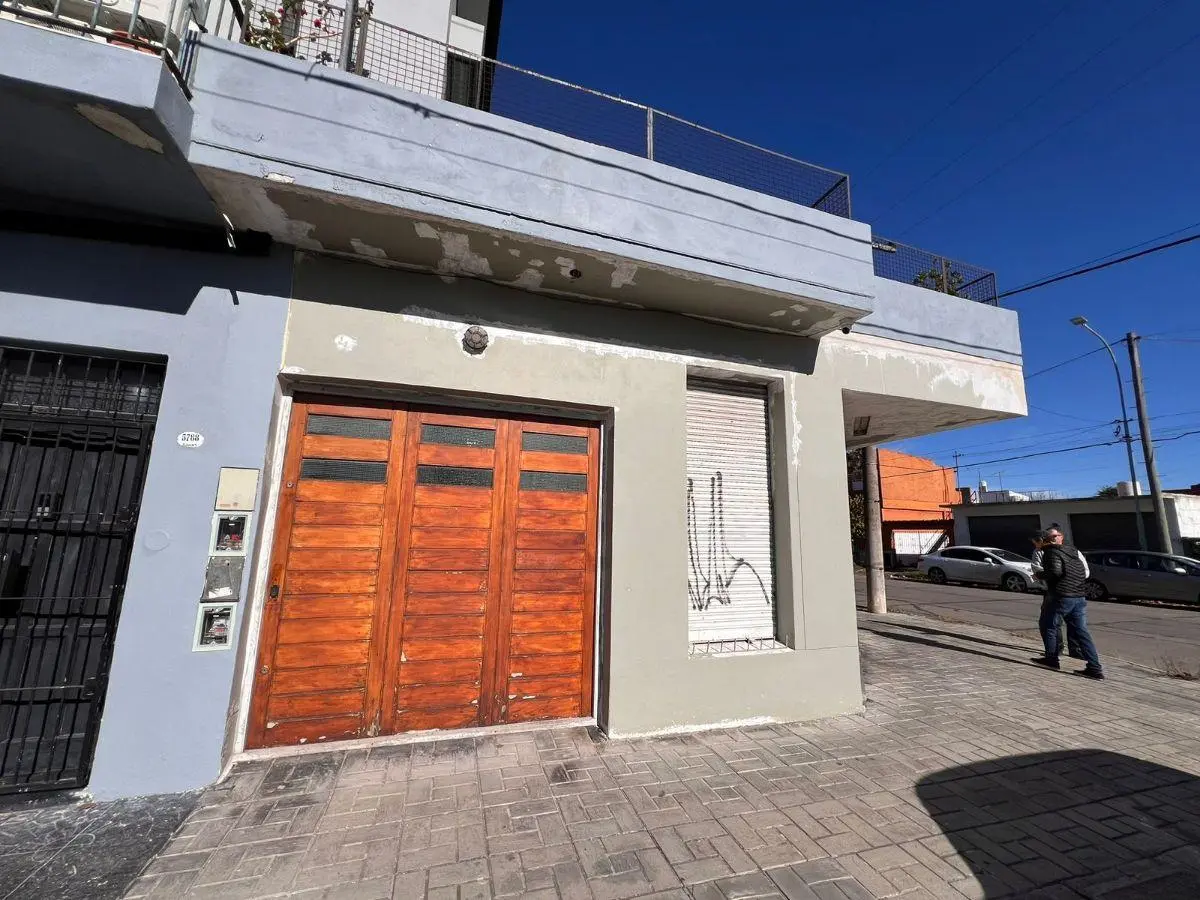 PH de 3 ambientes reciclado con local en esquina y cochera – Apto Crédito- 2