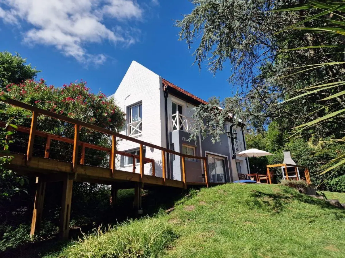 Casa con 1600 m² y 3 dormitorios en venta en Sierra de los Padres 4
