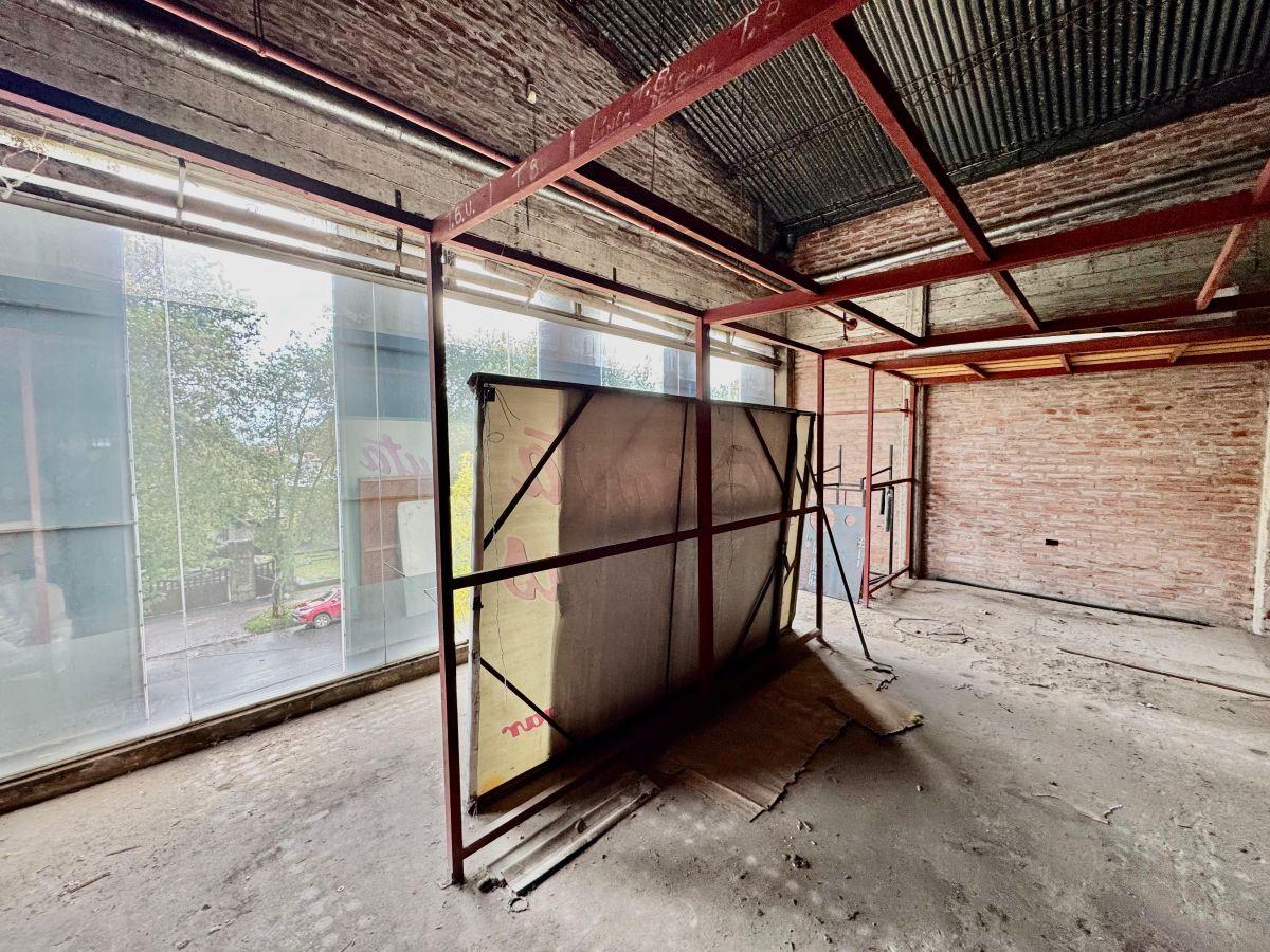 Foto de Venta de Edificio Comercial en tres plantas, imagen 2