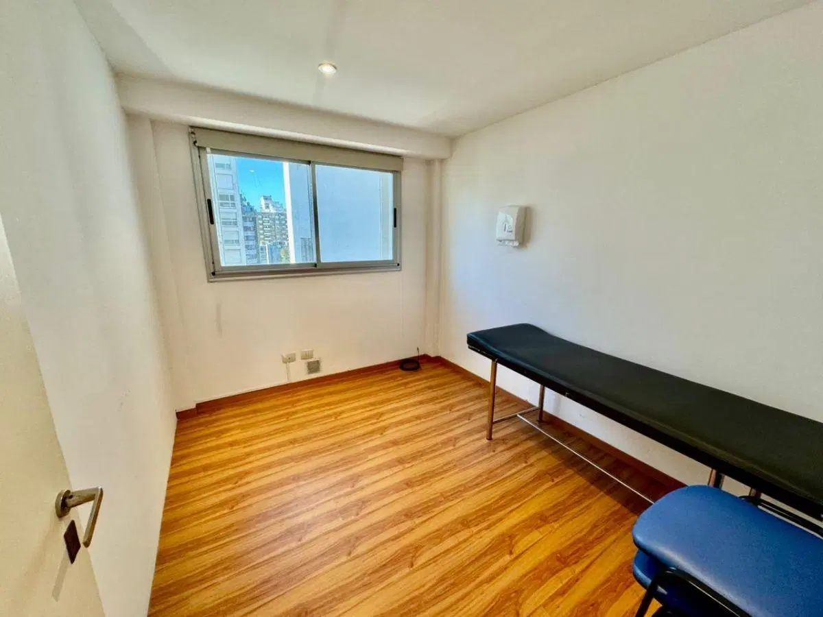 Oficina con cochera y quincho en venta 3