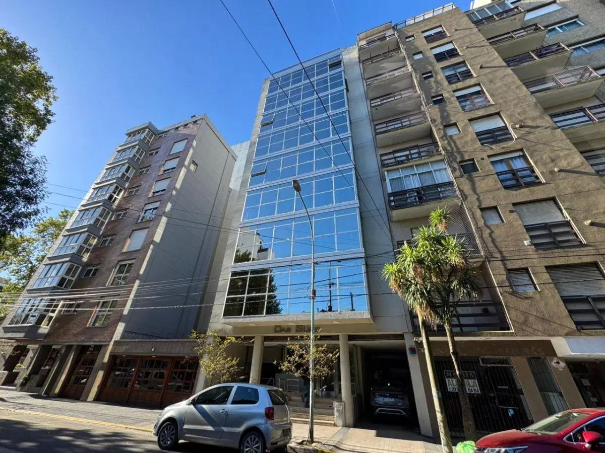 Oficina con cochera y quincho en venta 4