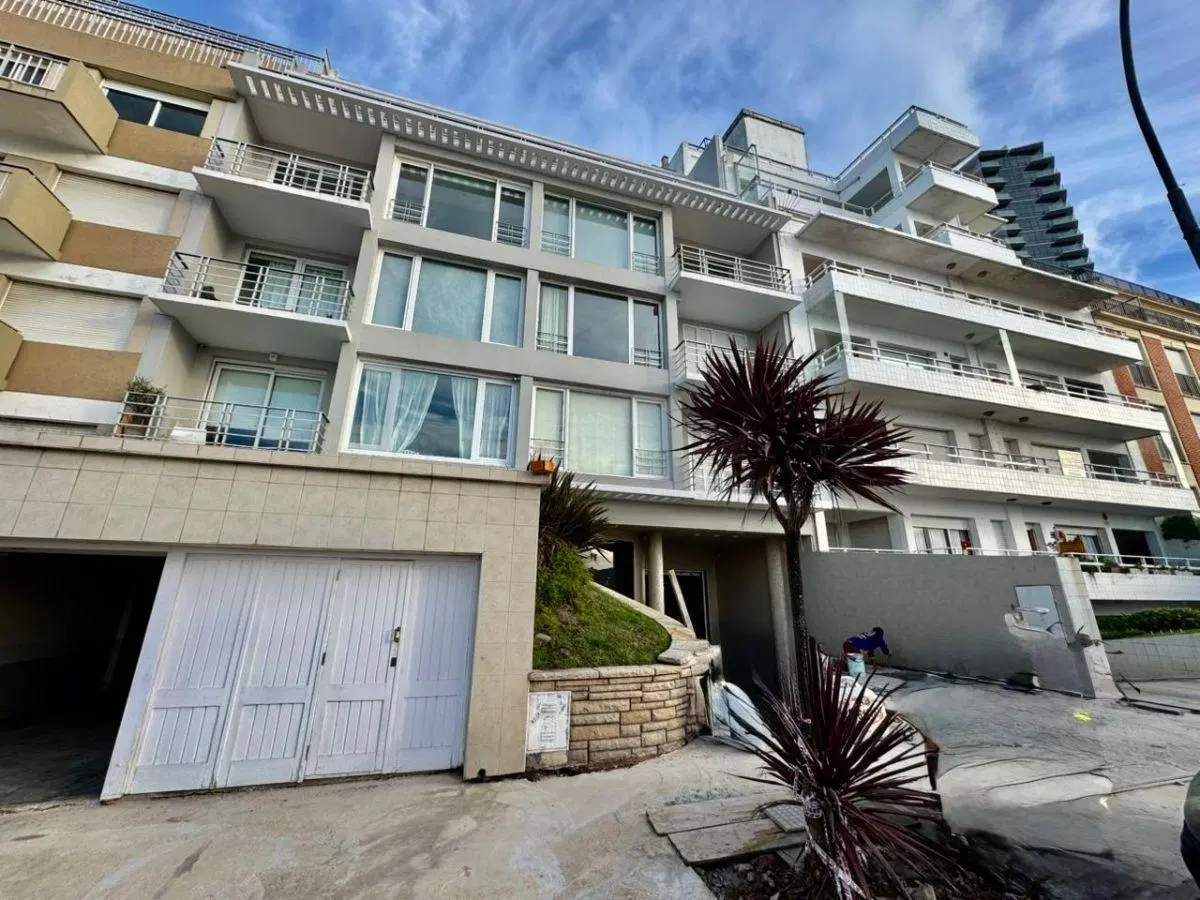 Alquiler 24 meses 4 ambientes con cochera y vista plena al mar 3
