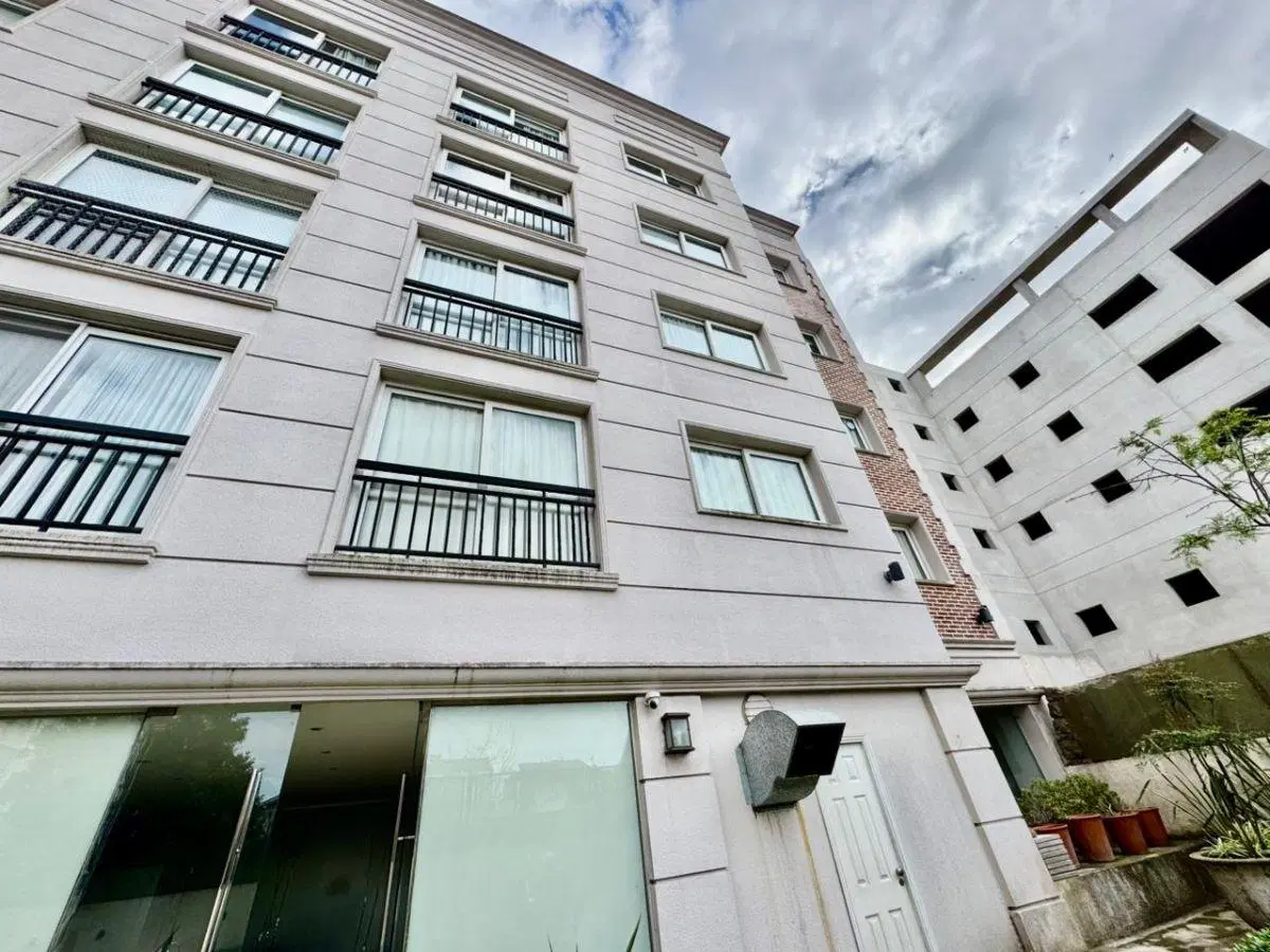 Vendemos piso en zona Güemes 5