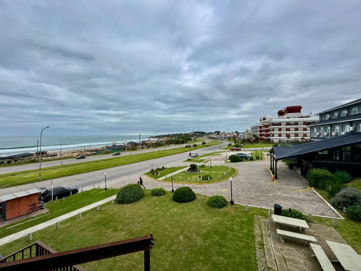 Departamento con vista al mar en alquiler en Punta Mogotes 4