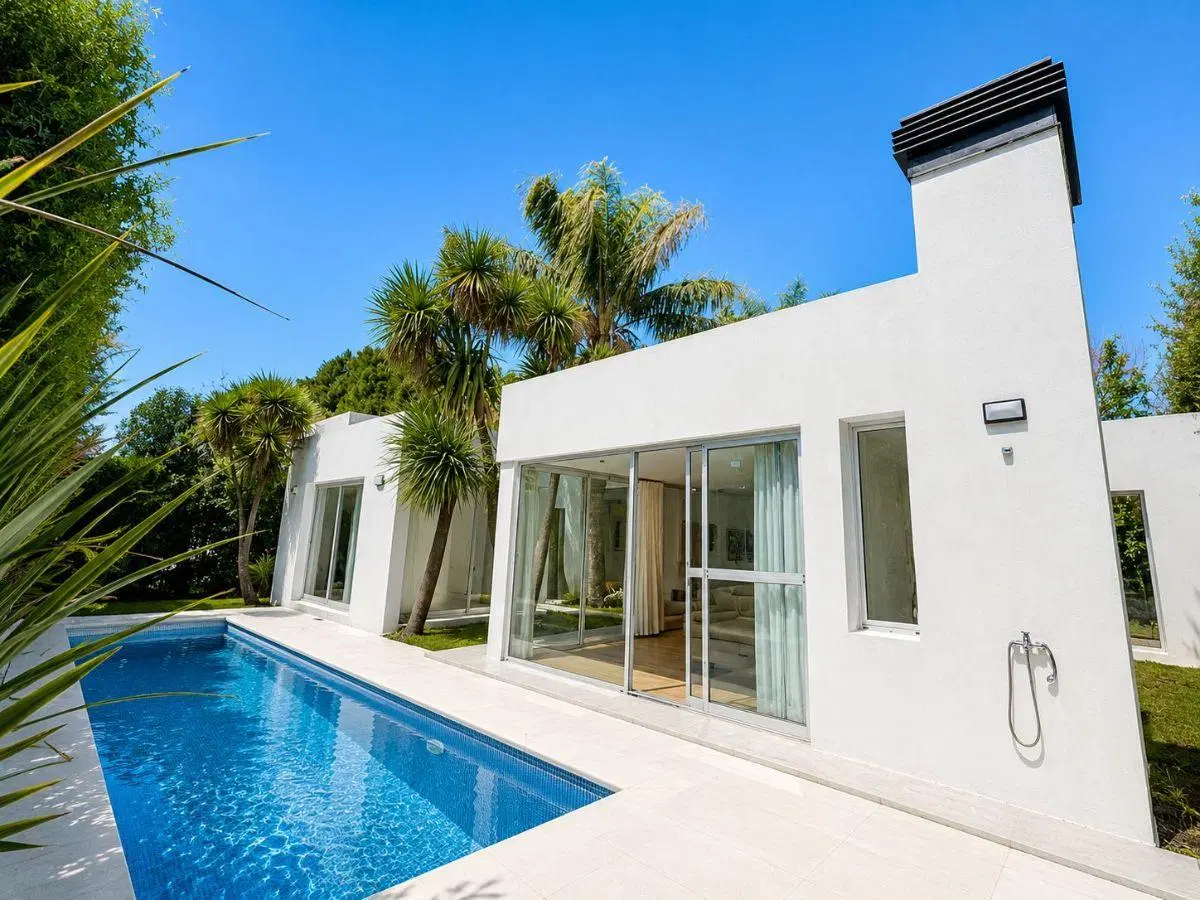 Casa en venta con piscina en Rumencó 5