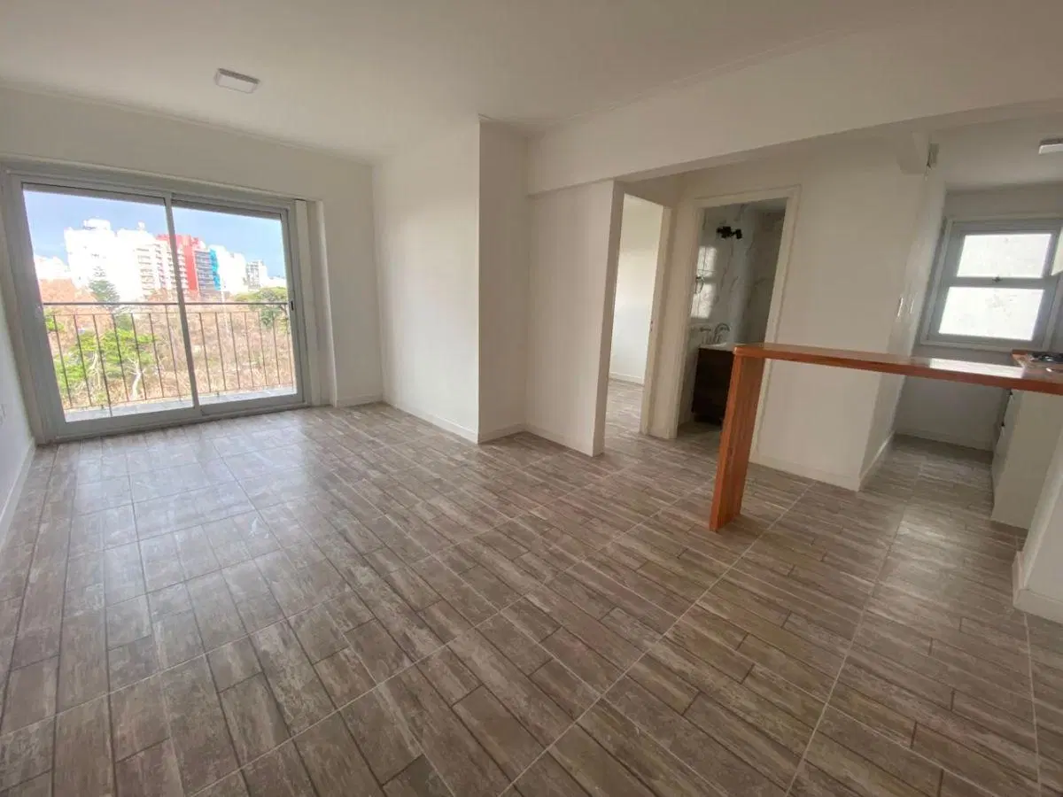 Departamento totalmente reciclado en alquiler en La Perla 5