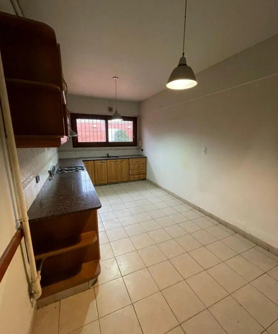 Casa de 6 ambientes en alquiler en Chauvín 3