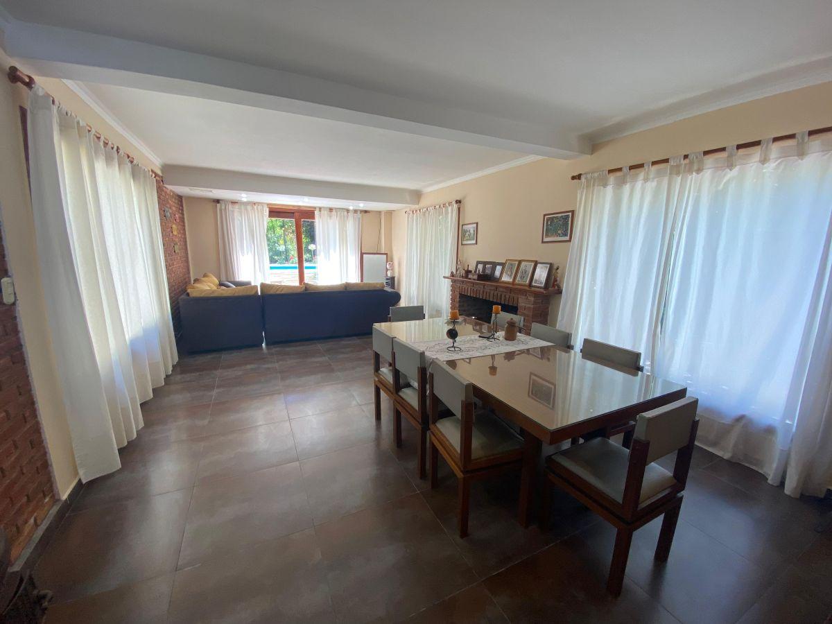 Foto de Vendemos Casa con pileta en el Bosque Peralta Ramos, imagen 3