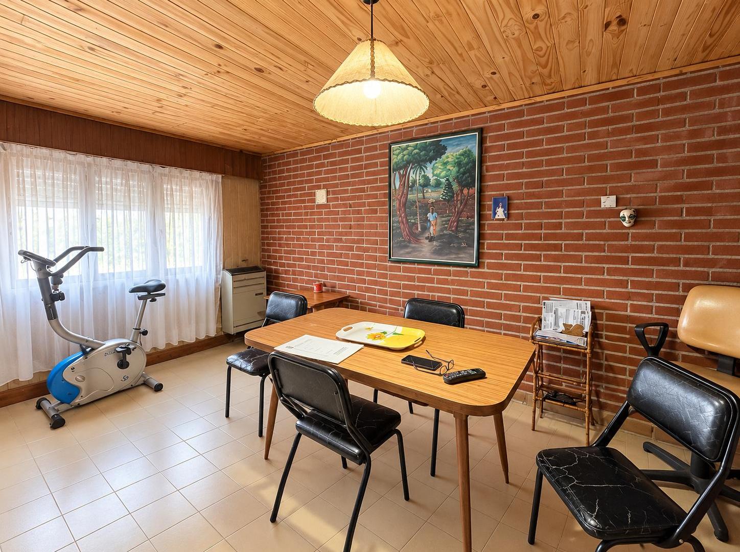 Foto de Casa en venta 4 ambientes con cochera, imagen 3