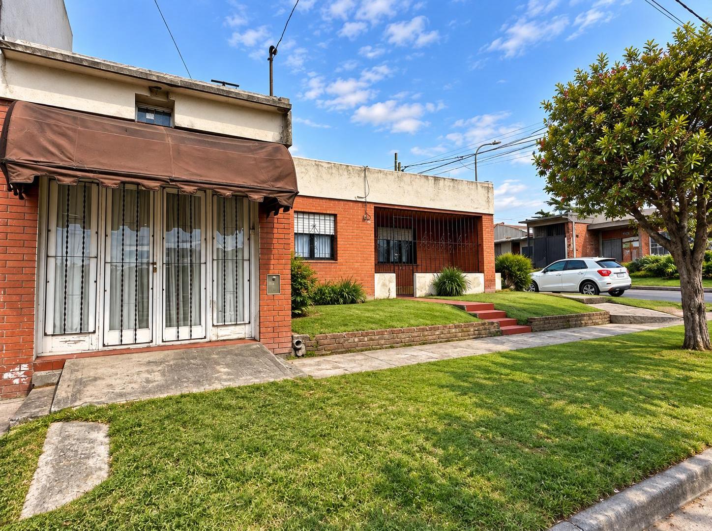 Foto de Casa en venta 4 ambientes con cochera, imagen 1
