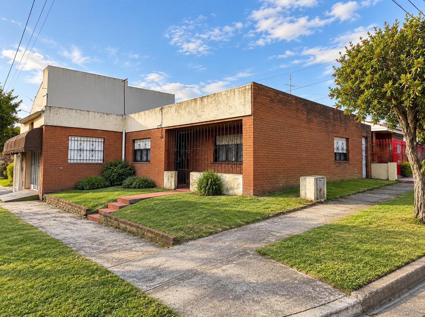 Casa en venta 4 ambientes con cochera