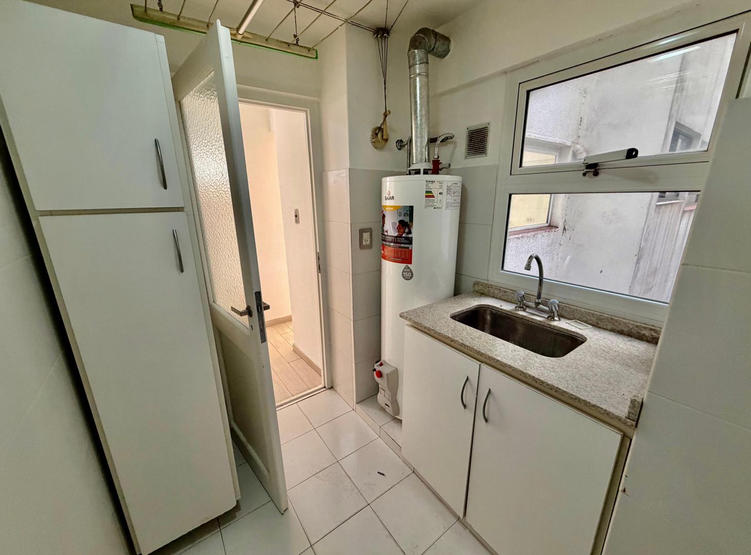 Foto de Piso en venta en Plaza Mitre con cochera y baulera bajas expensas, imagen 4