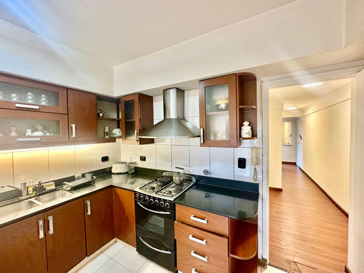 Foto de Vendemos departamento de 4 ambientes y dos patios en Güemes, imagen 1
