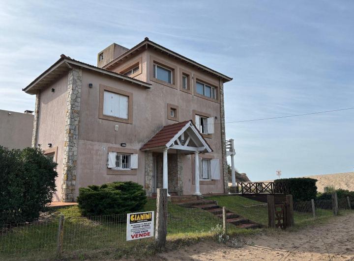 Importante casa en venta primera linea de playa! Mar Azul 5
