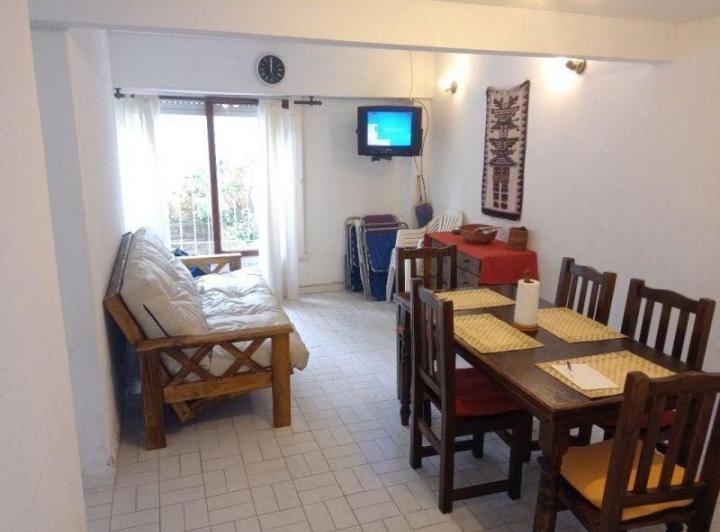 Foto de Alq temporario 2 AMBIENTES c/ patio y parrilla Av 4 nro 120, imagen 4