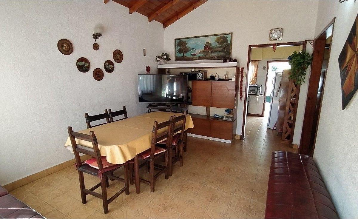 2 Casas con cochera p/ 2 autos y amplio parque Impecable!!!!