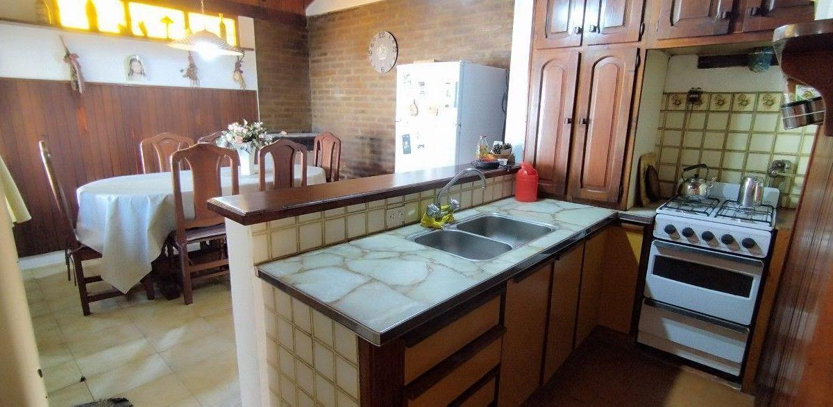 Oportunidad!  CASA 4 AMB C/ PATIO C/ PARRILLA Y COCHERA
