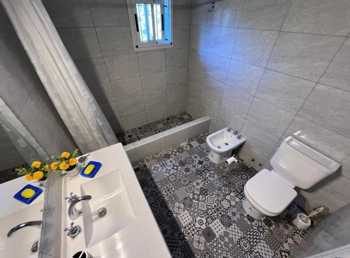 (PROPIEDAD SUSPENDIDA ) Excelente casa 3 ambientes. Alquiler temporario Mar Azul! 4