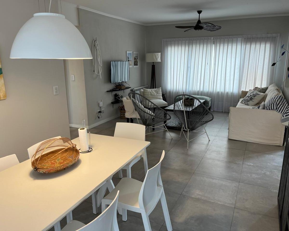Excelente Departamento 3 Ambientes en Venta, Las Gaviotas. 2