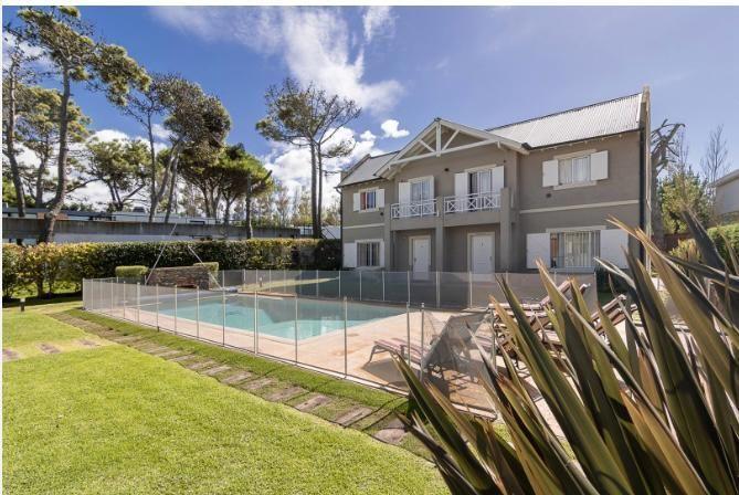 Venta Complejo 4 casas  c/ piscina 400m2 cub 150Mar Brio Nor