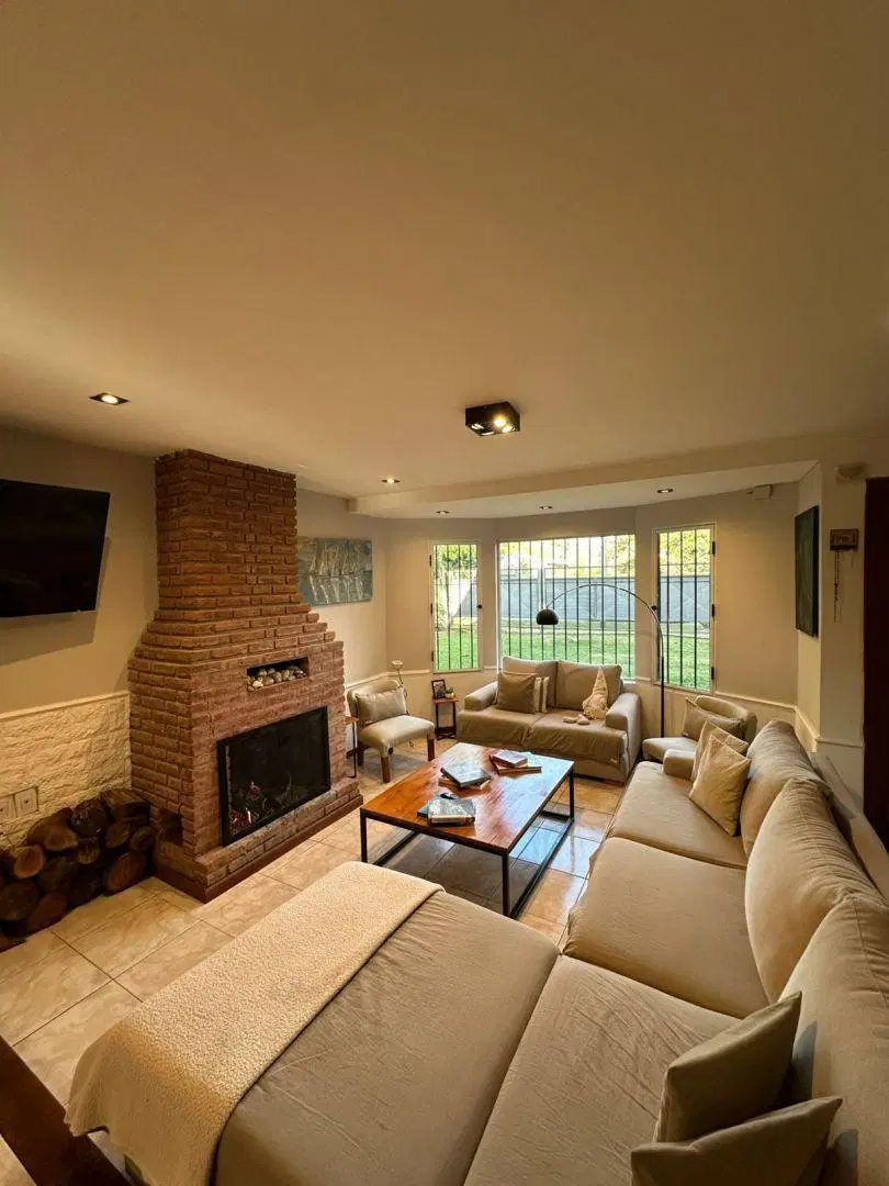 Casa 5 ambientes. | Bogotá 956 4