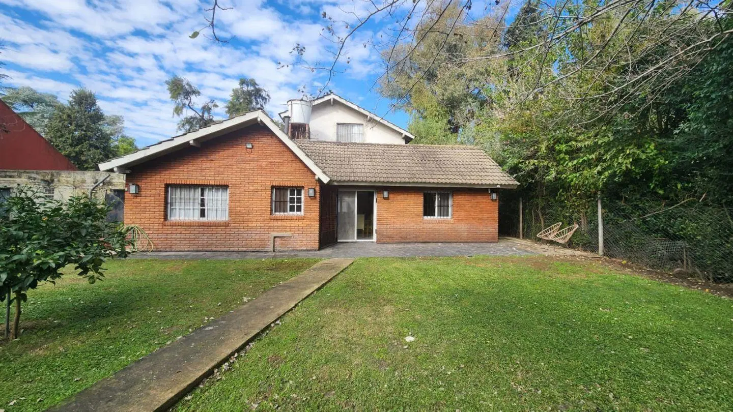 Casa 5 ambientes. | Bogotá 956 1