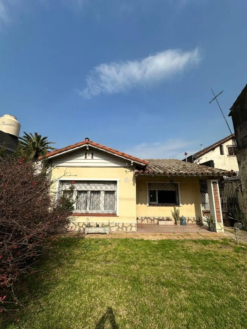 Casa 3 ambientes. | Av. Presidente Illia 911 5