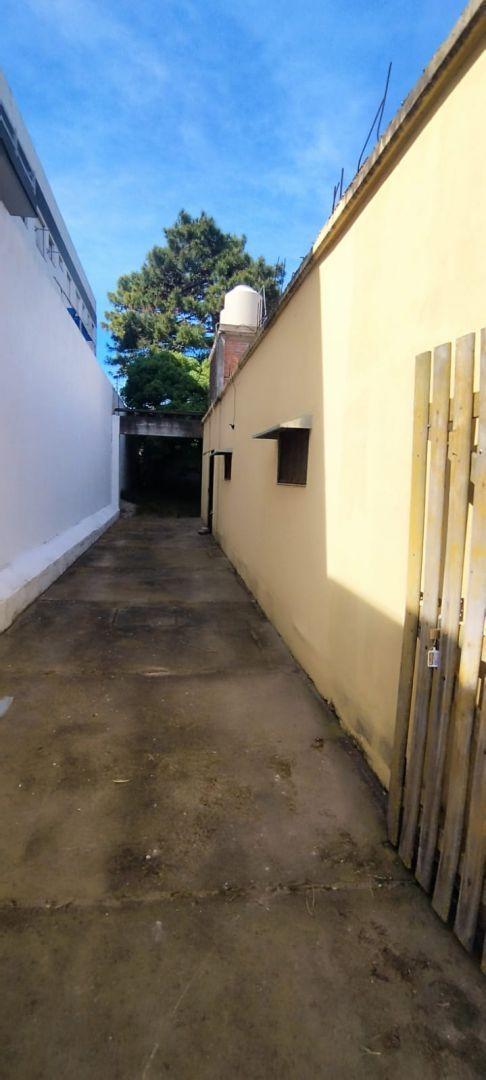 Foto de Venta 2 locales loza 207m2 cub 445m2 lote Oport!, imagen 3