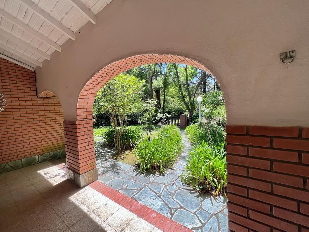 Foto de Alq Temp Casa 5 amb Barrio Norte Piscina e Hidro 980m2 parque, imagen 5