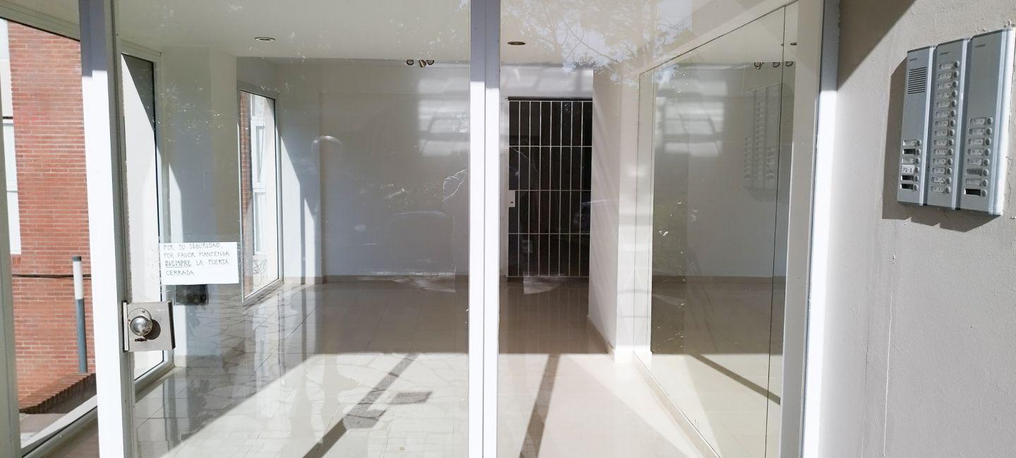 Foto de Alq Anual excelente dto 2 amb c/ calde c/ radiadores gas nat ascensor, imagen 2