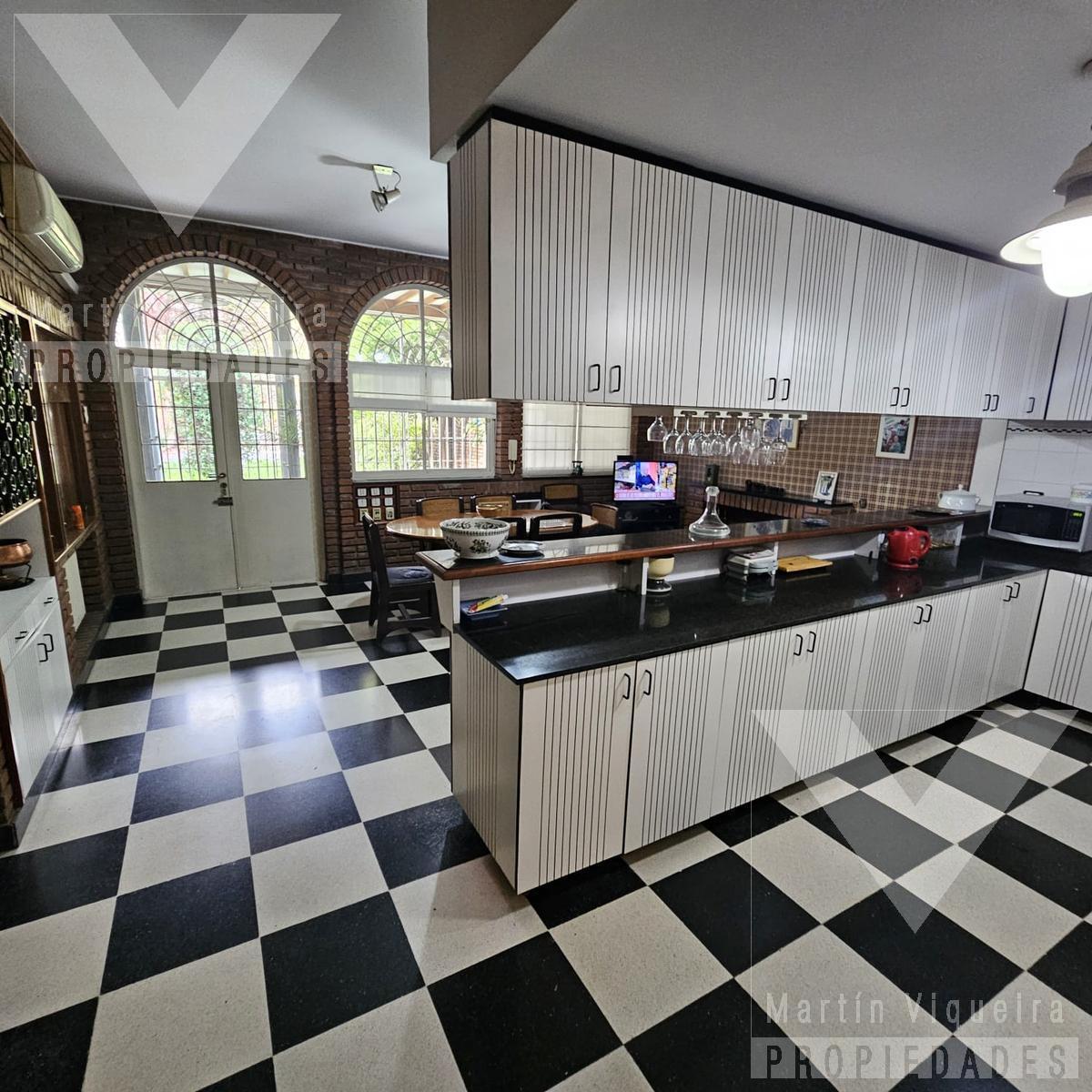 Casa en V. Crespo, 4 Dorm en Suite. Galería y Fondo de 135 m² 3