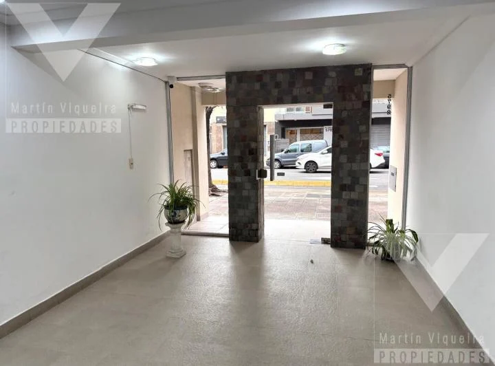Departamento en alquiler con balcón y cochera cubierta y fija 1