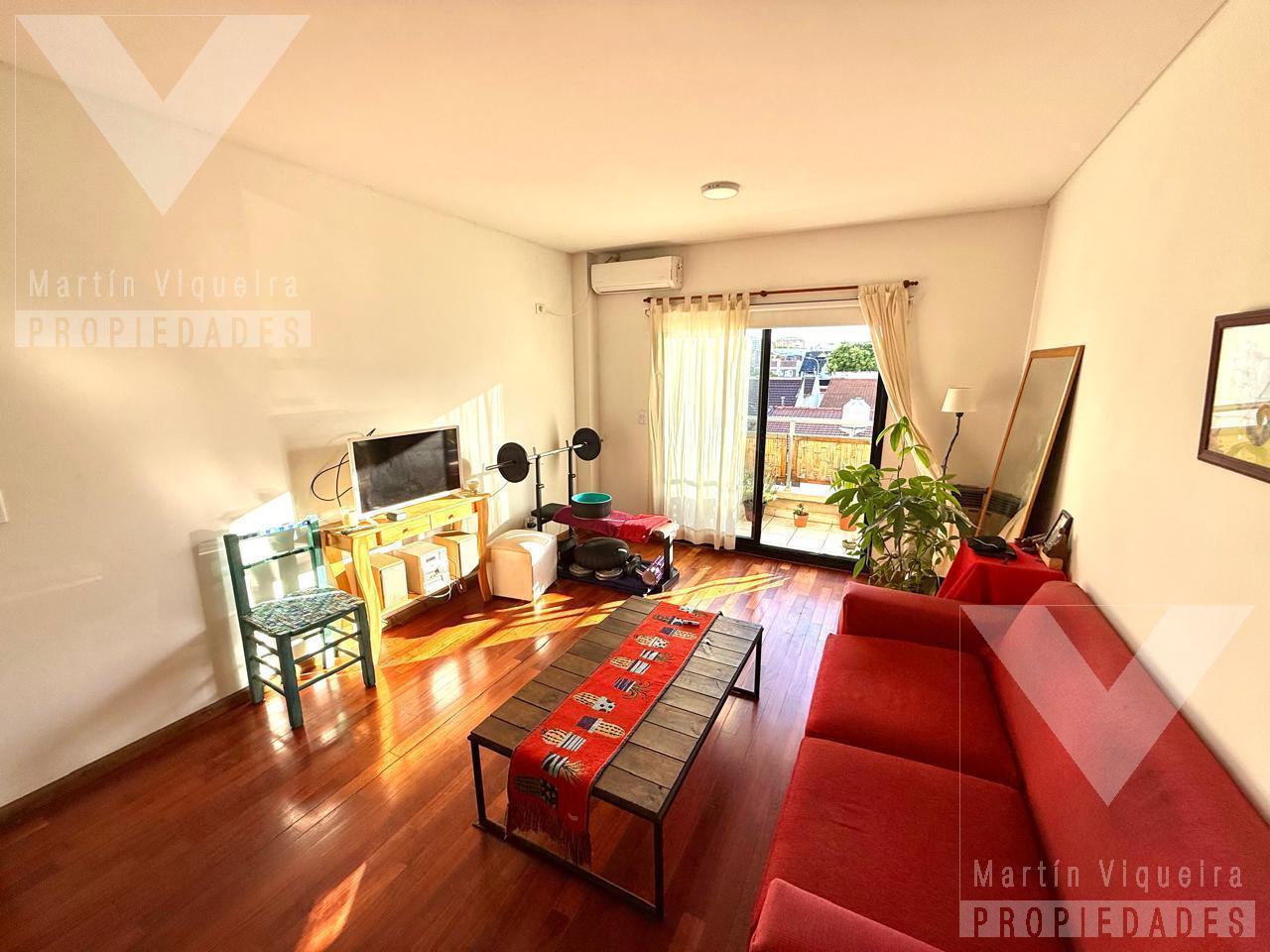 PH en VENTA con balcón y terraza propia. Freire y Congreso.