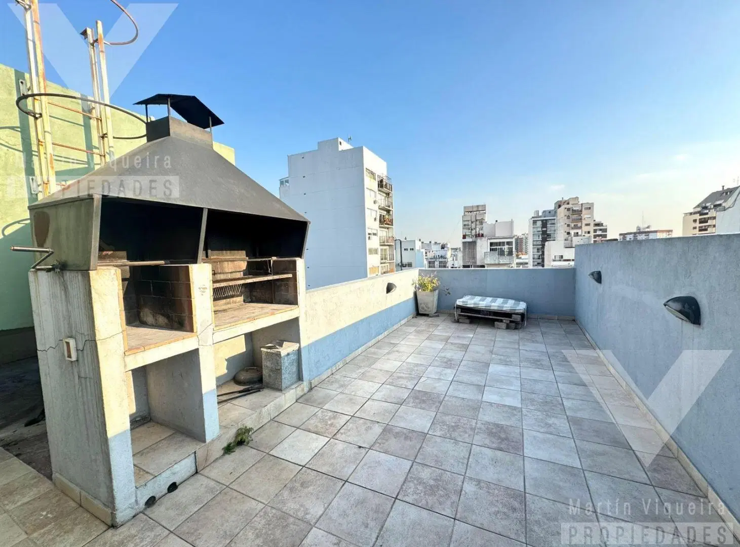 Departamento en alquiler con balcón al frente.  Vera y Juan B justo 5